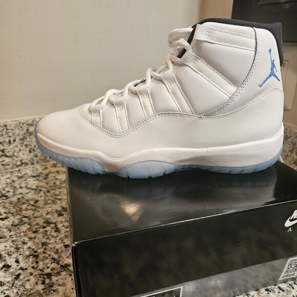 Air Jordan 11 Legend Blue